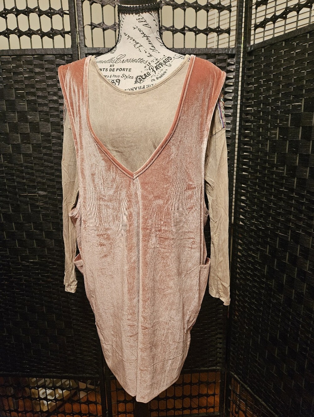 Velvet V-Neck Jumper in Blush Pink